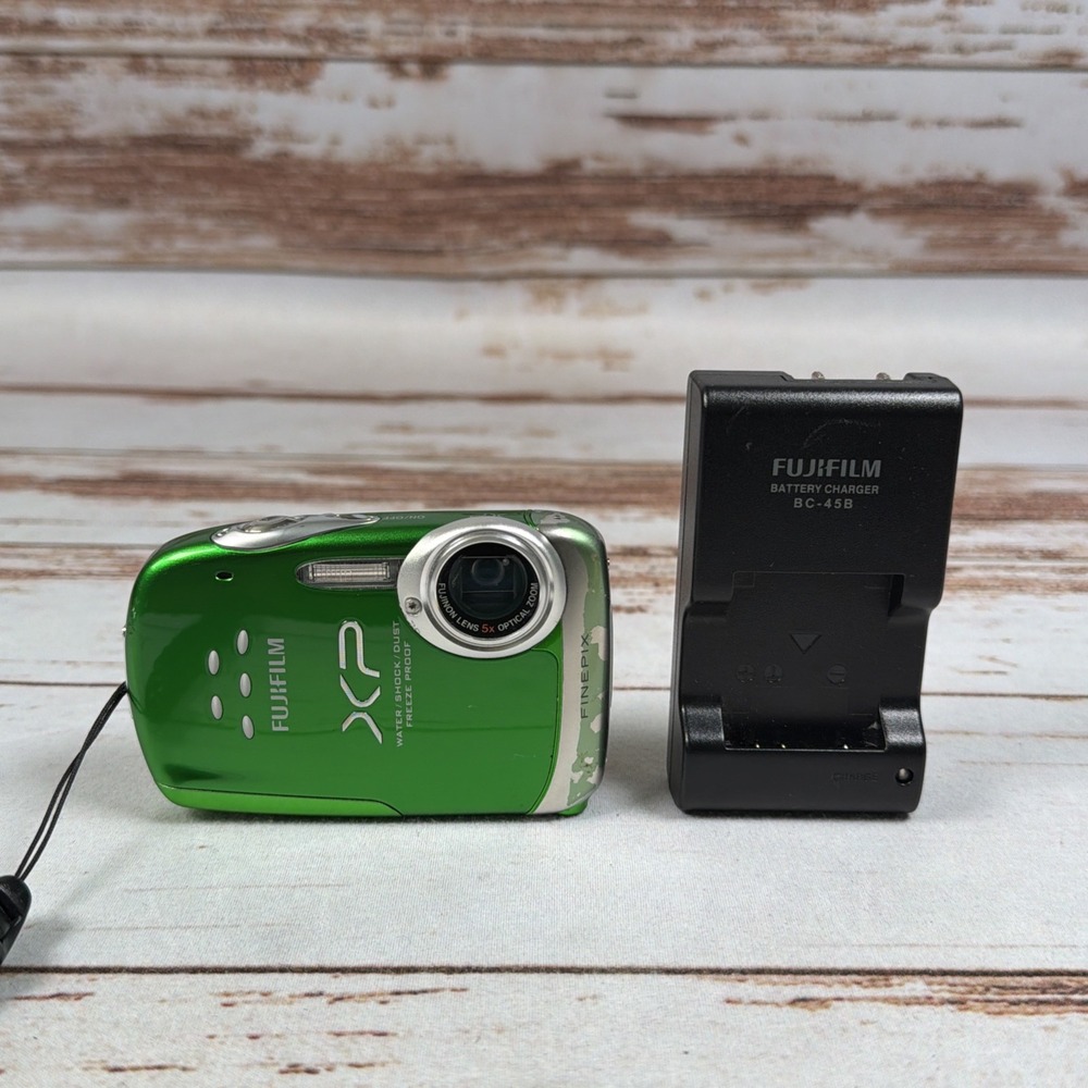 Fujifilm FinePix XP10 12.2MP Waterproof Digital Camera Green w/ Charger Battery